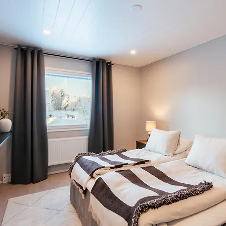 Arctic Circle Homes, Lapland Lakeside Villa *